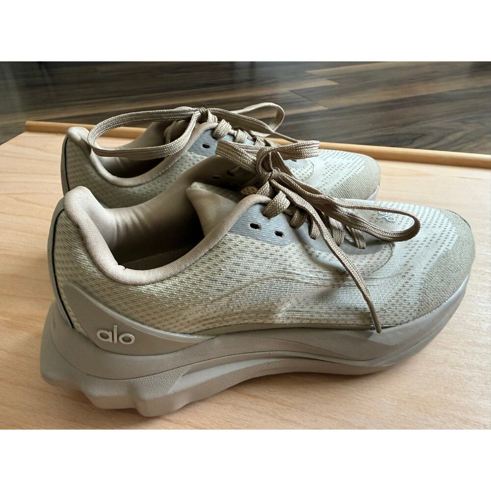 New Alo Beige Athletic Running Sneakers Lace-Up Walking Shoes Women’s Performanc